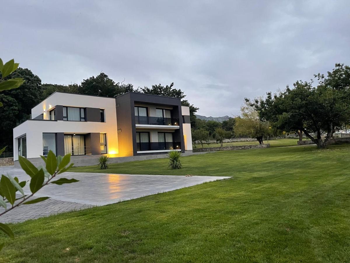 Apartamentos Turisticos El Rinconin Llanes Buitenkant foto
